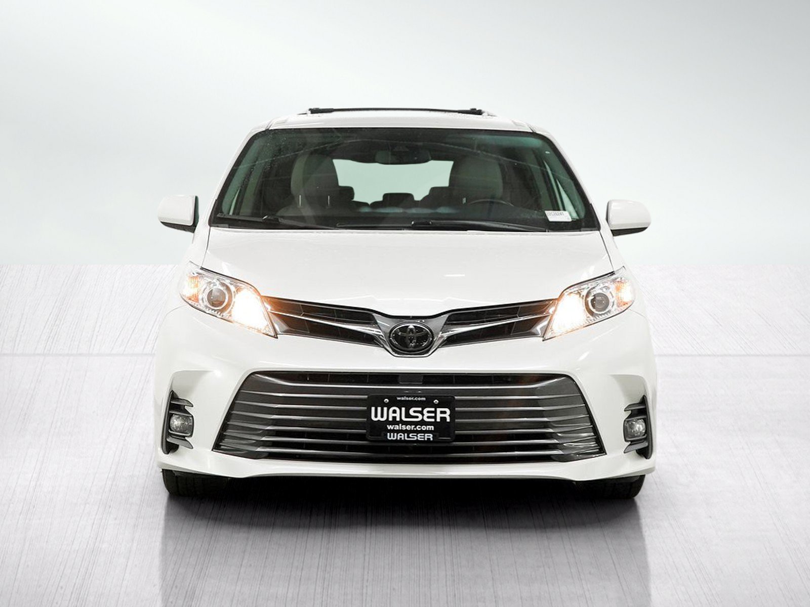 Used 2020 Toyota Sienna XLE Premium w/ Carpet Mat Package FWD image 8