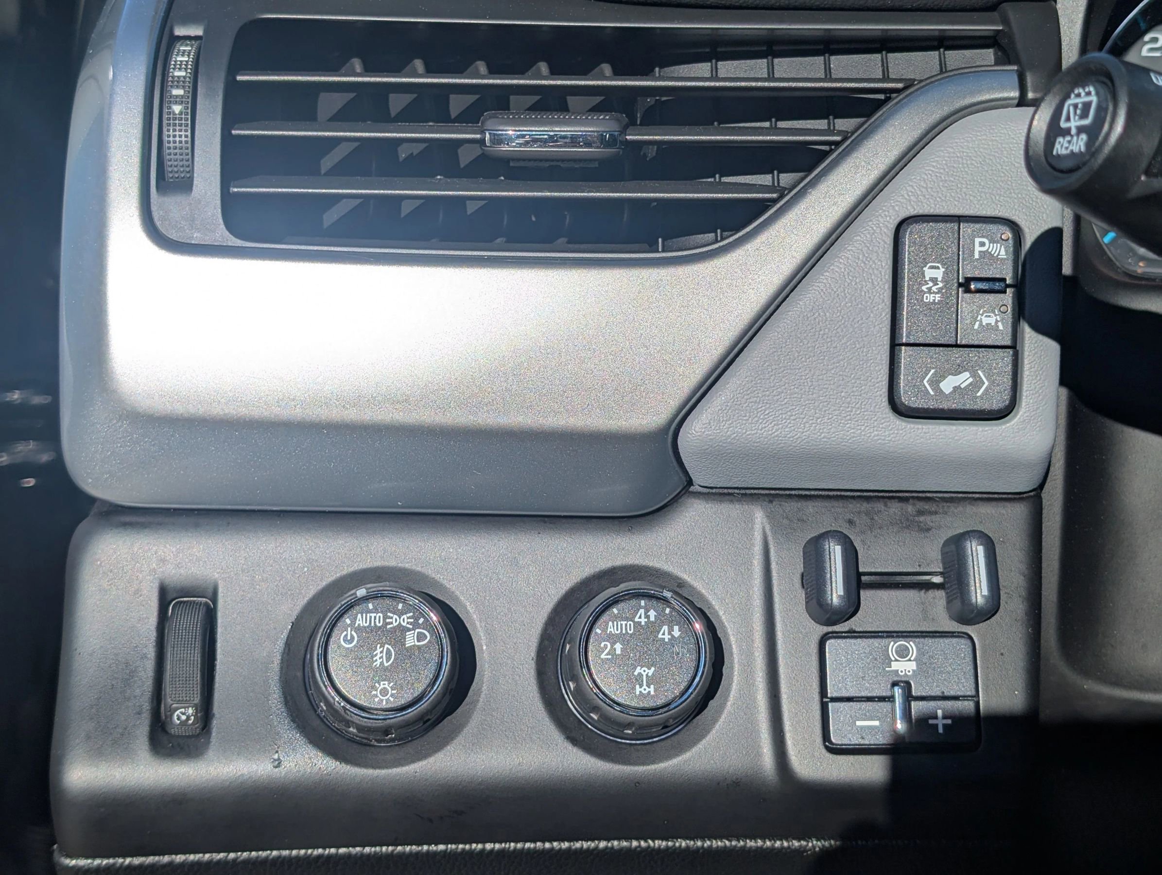 Used 2016 Chevrolet Suburban LT w/ Luxury Package AWD/4WD image 21