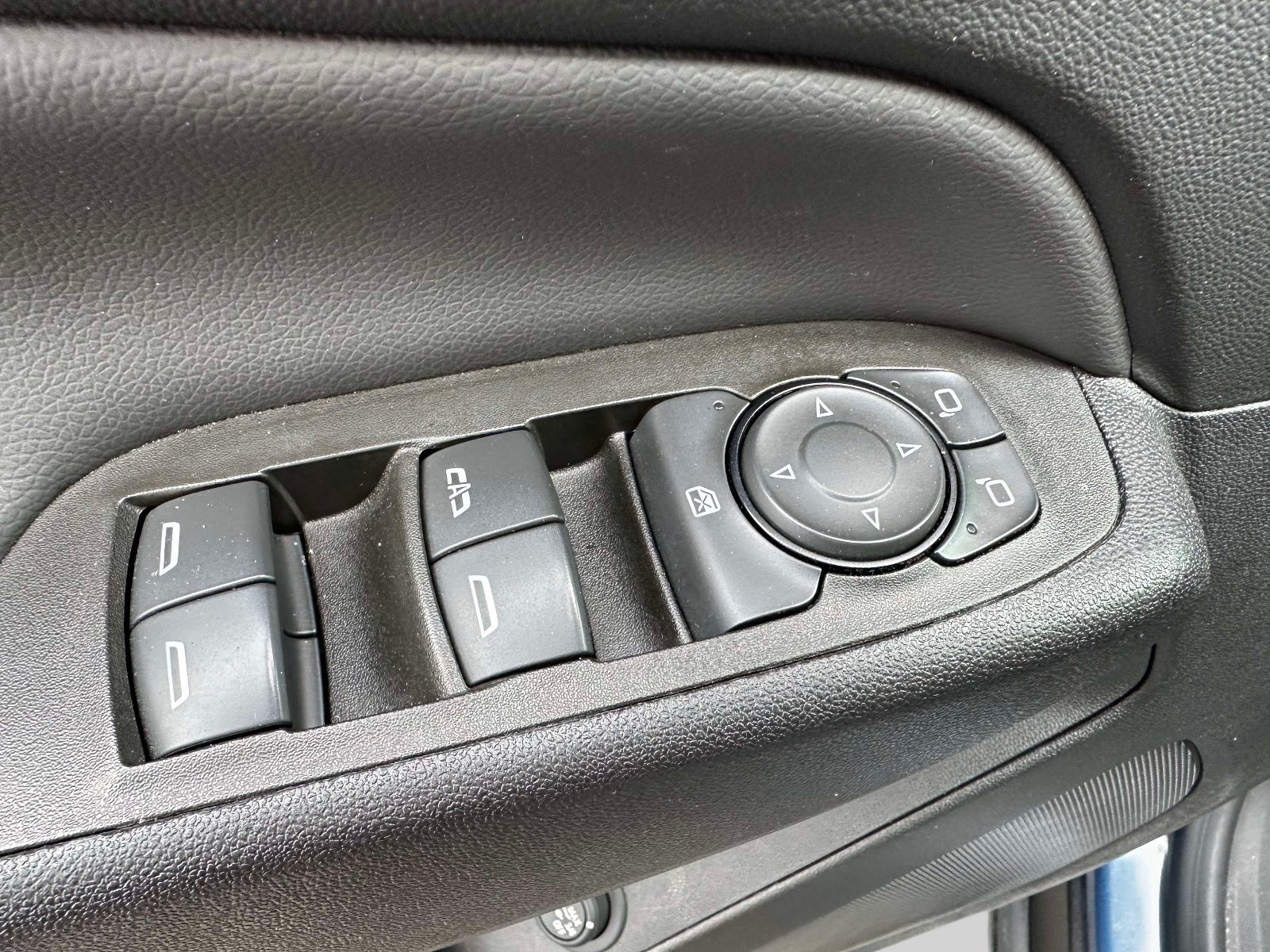 Used 2024 Chevrolet Equinox LT AWD/4WD image 18