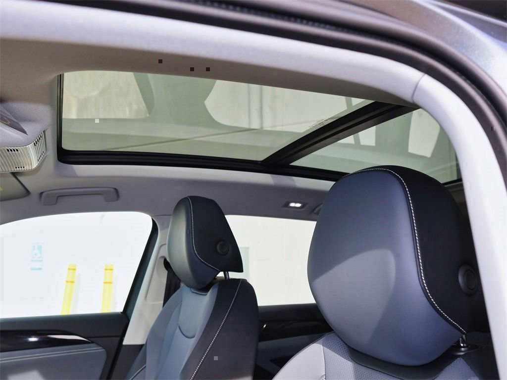 New 2026 Volkswagen Tiguan SE image 13