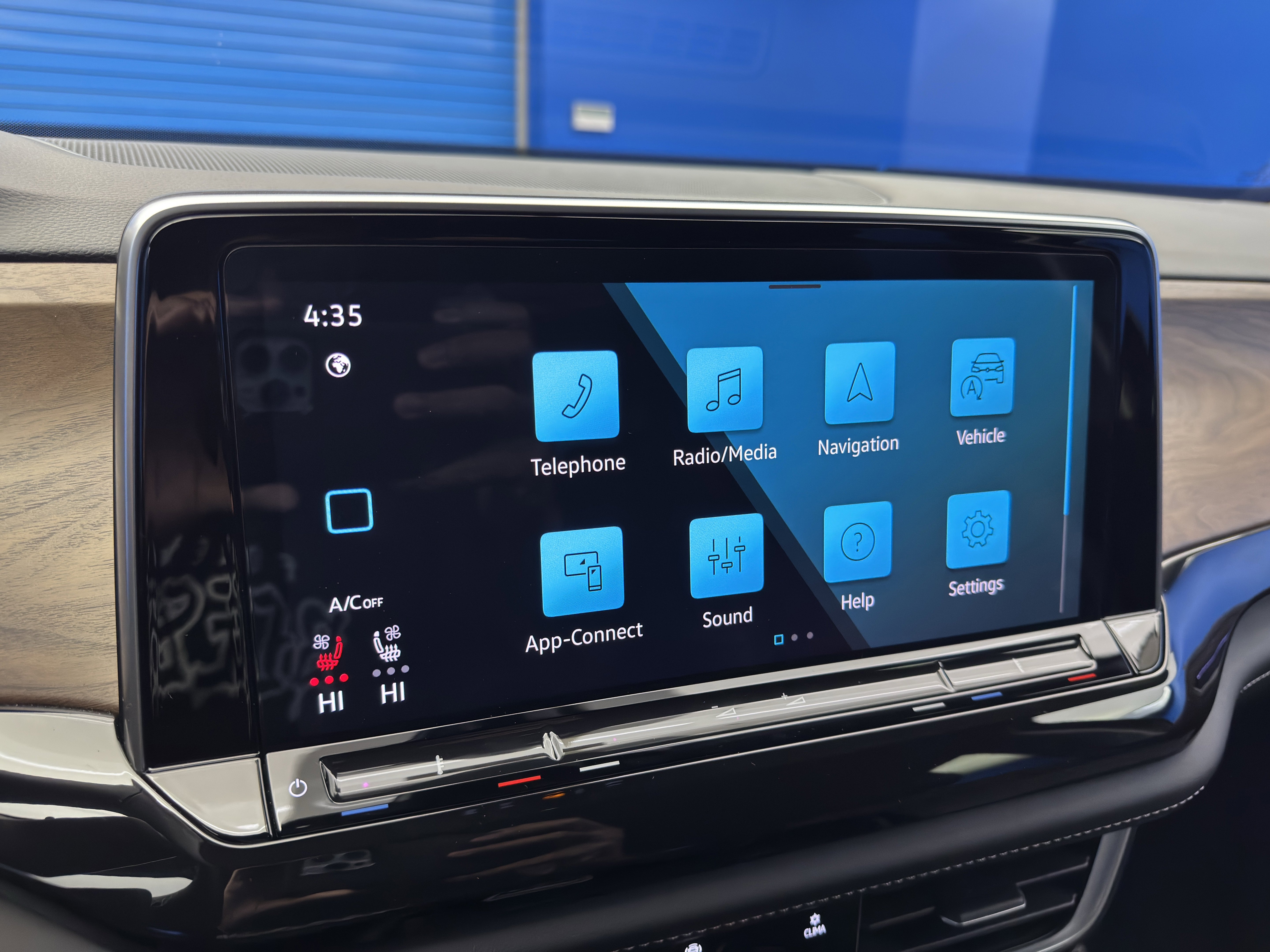 Certified 2025 Volkswagen Atlas SE w/ Black Wheel Package image 19