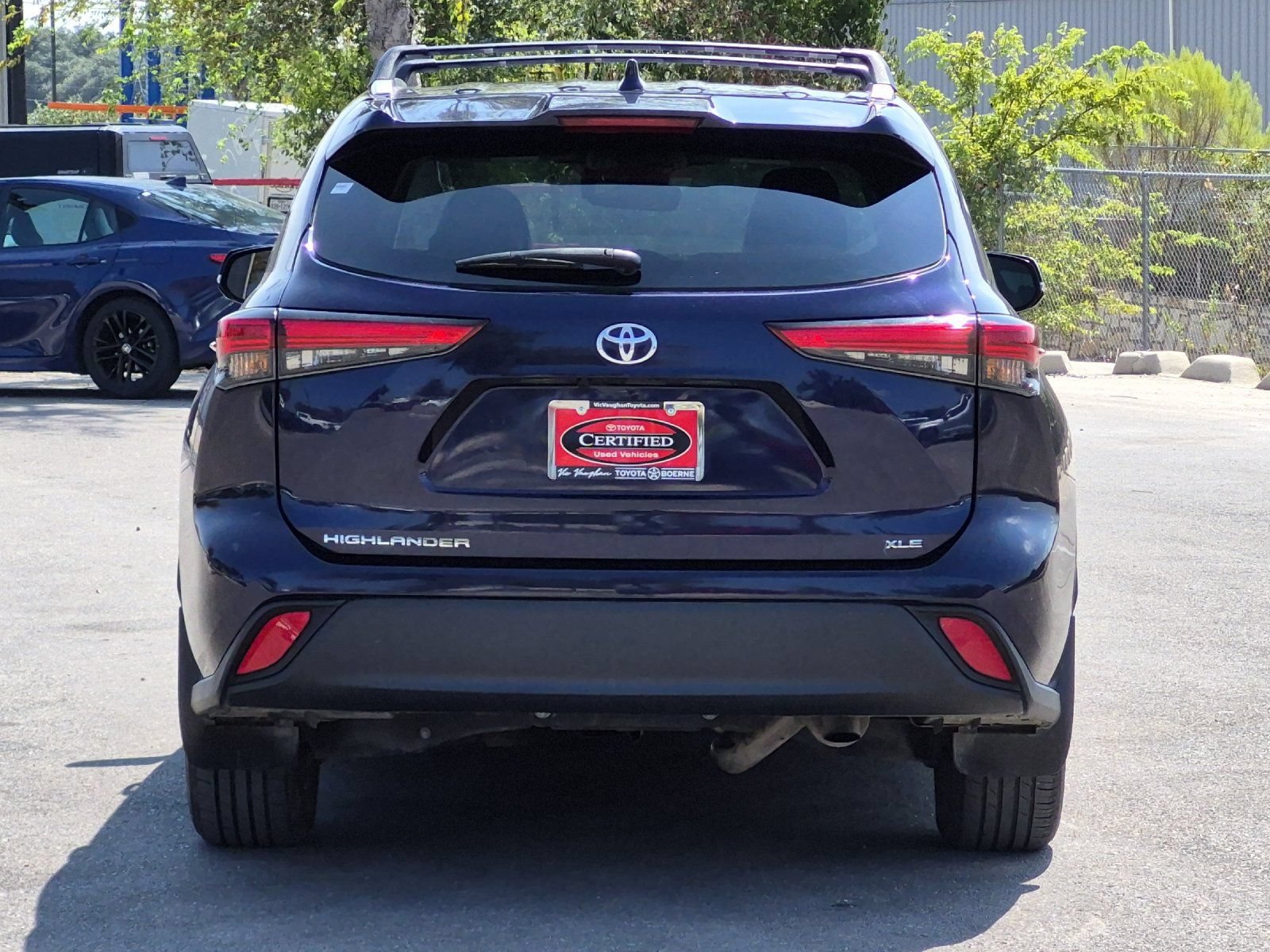 Used 2023 Toyota Highlander XLE FWD image 4