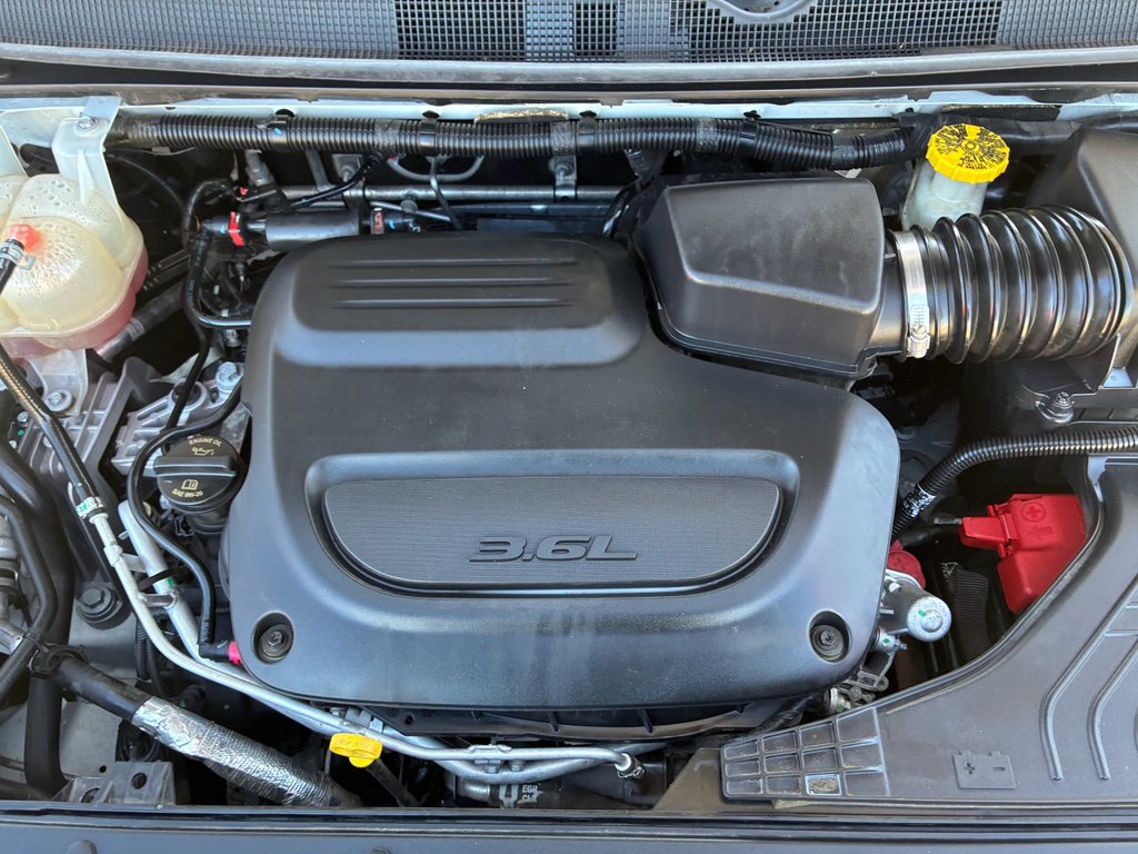 Used 2020 Chrysler Pacifica Touring-L Plus image 32