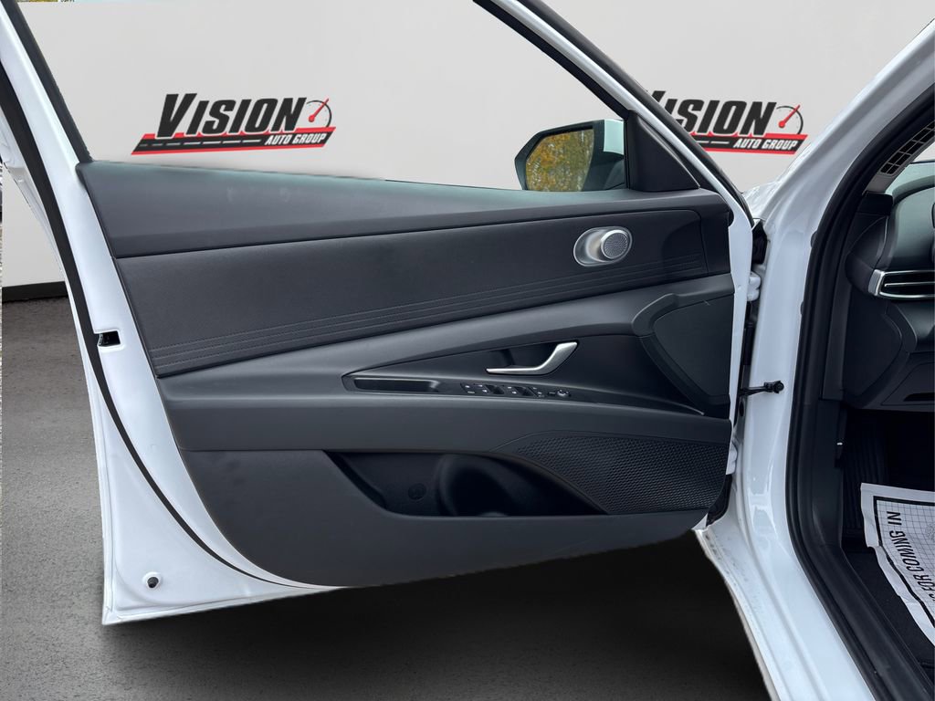 New 2025 Hyundai Elantra Blue image 16