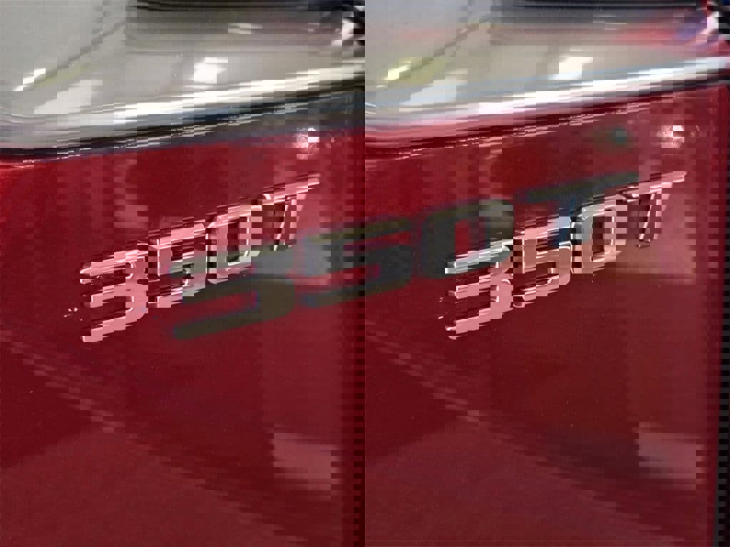 New 2025 Cadillac XT6 Luxury image 8