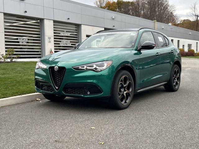 New 2025 Alfa Romeo Stelvio Sprint image 1