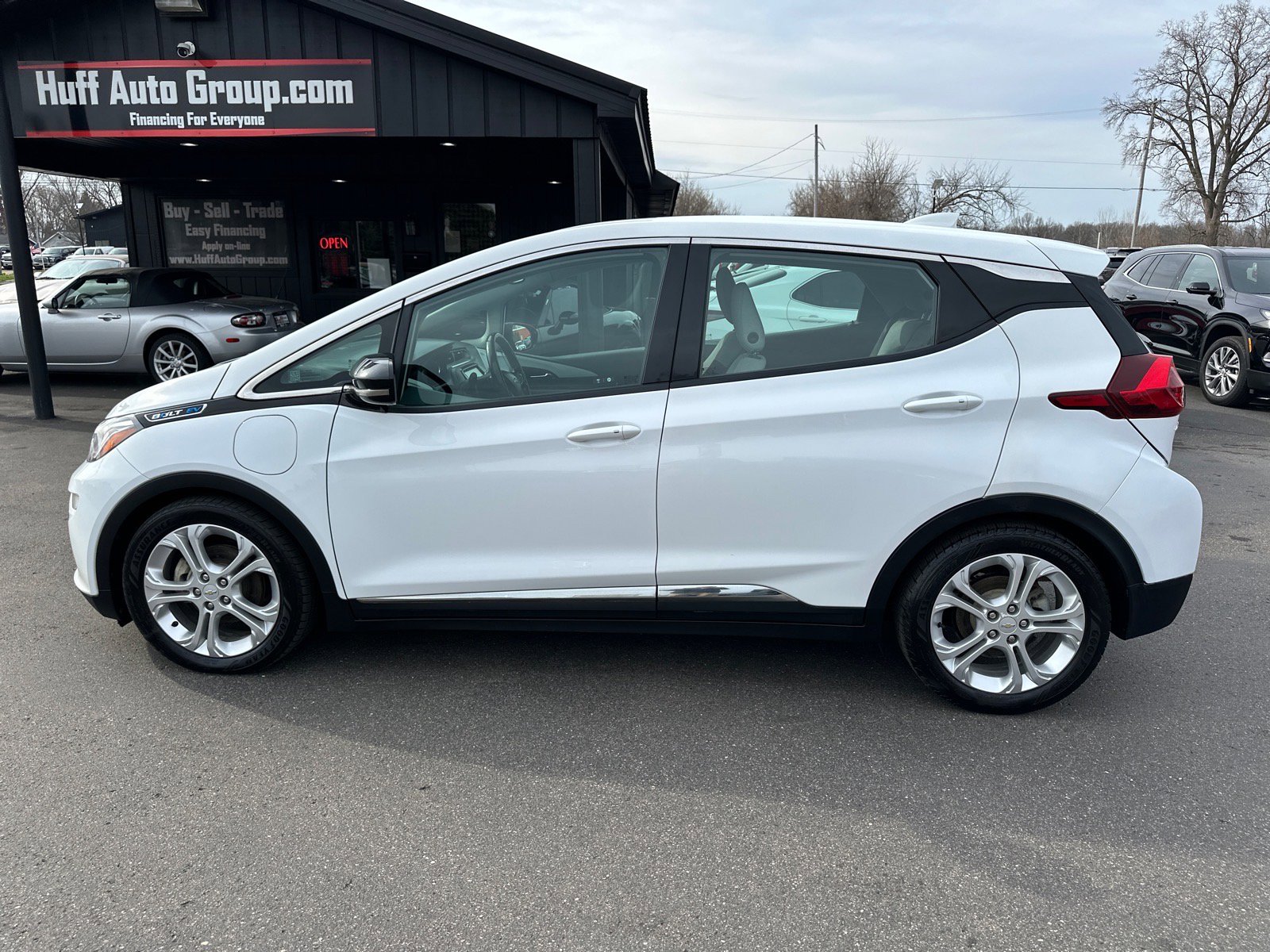 Used 2019 Chevrolet Bolt LT FWD image 2