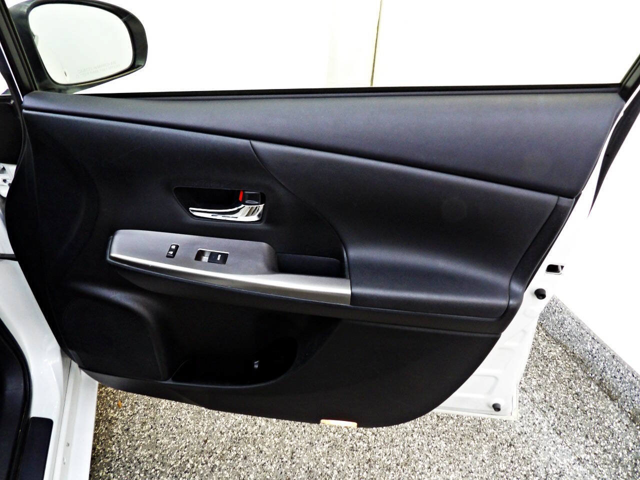 Used 2015 Toyota Prius V Four FWD image 11
