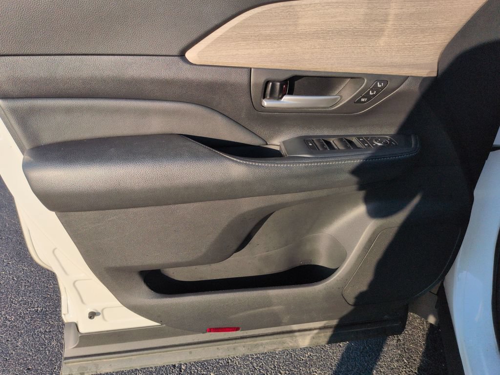 Certified 2024 Toyota Grand Highlander AWD Hybrid image 10