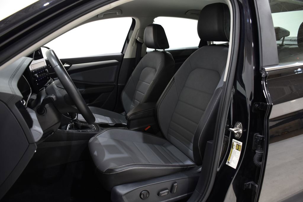 Used 2025 Volkswagen Jetta SE image 23
