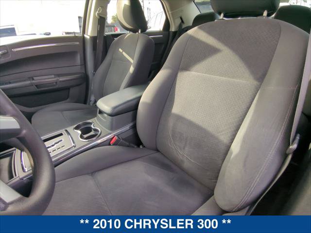 Used 2010 Chrysler 300 Touring RWD image 17