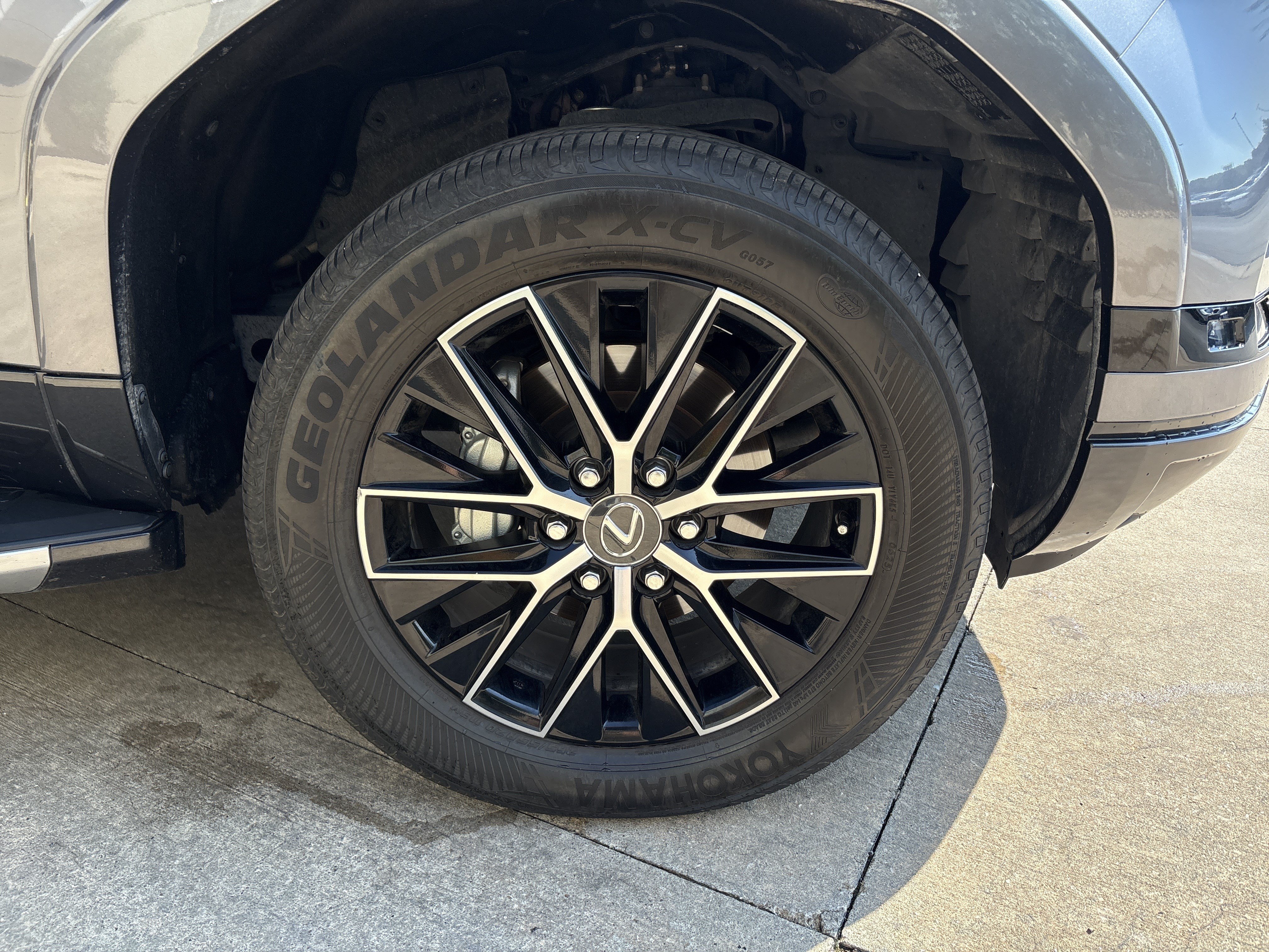 Used 2025 Lexus GX 550 w/ Cold Area Package AWD/4WD image 13