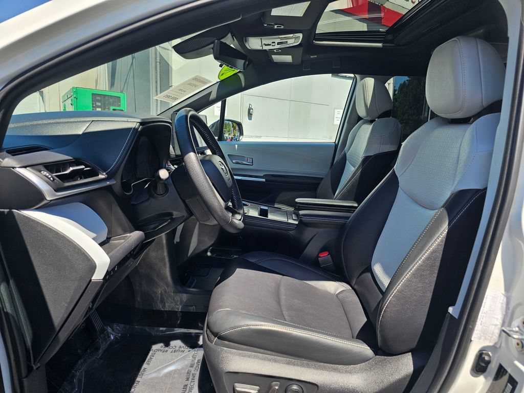 Used 2025 Toyota Sienna XSE AWD/4WD image 20