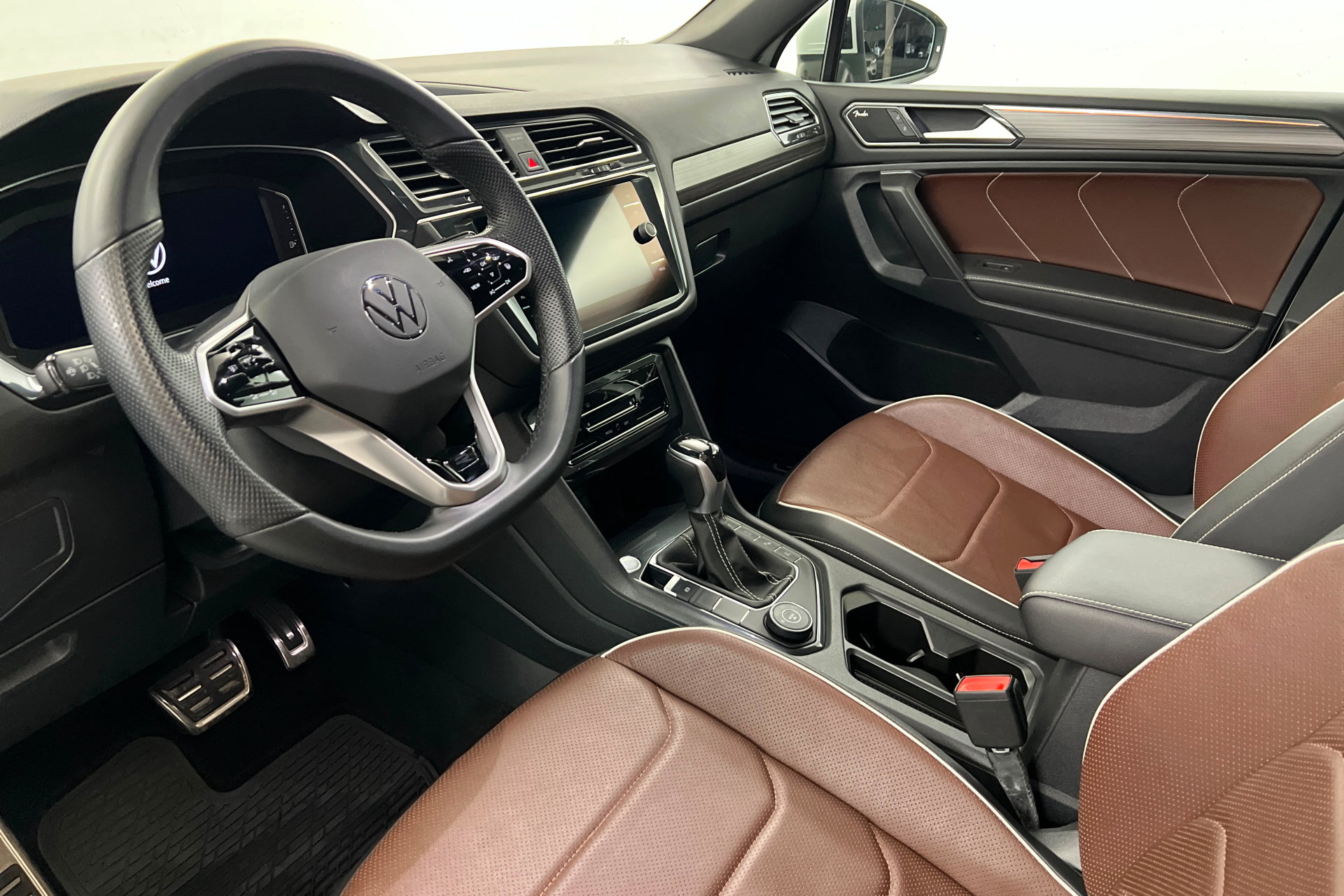 Used 2022 Volkswagen Tiguan SEL R-Line AWD/4WD image 15