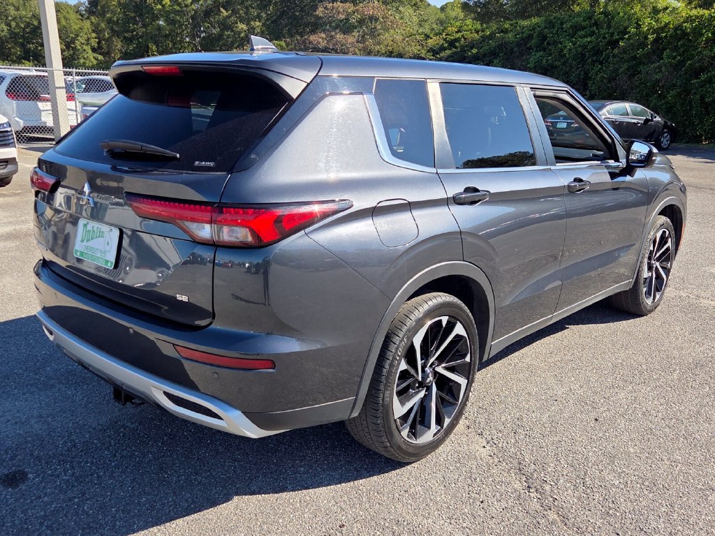 Used 2024 Mitsubishi Outlander AWD image 12