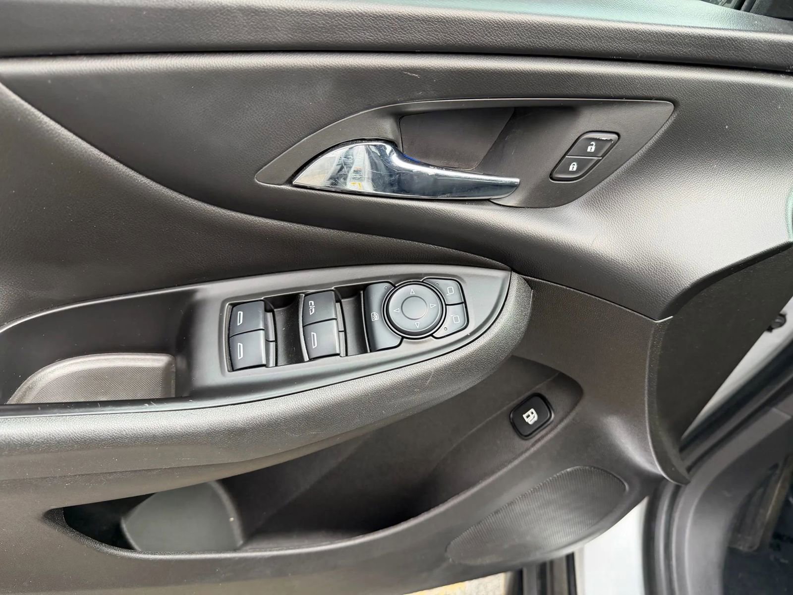 Used 2016 Chevrolet Volt LT FWD image 26