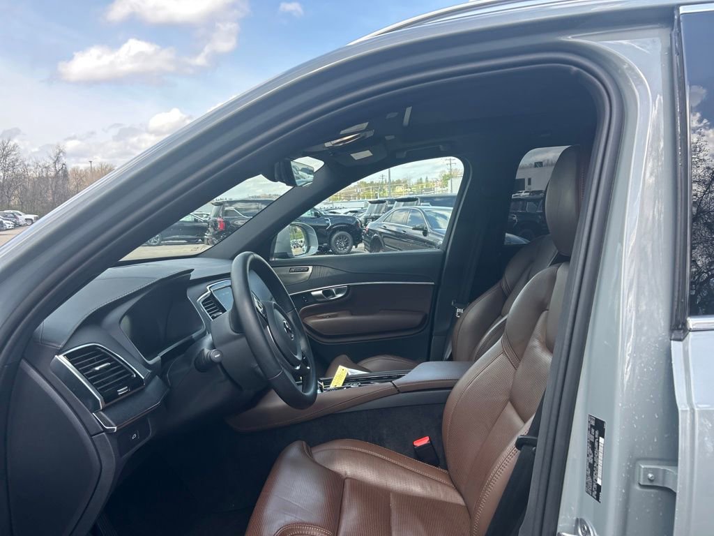 Used 2024 Volvo XC90 B6 Ultimate w/ Protection Package Premier image 9