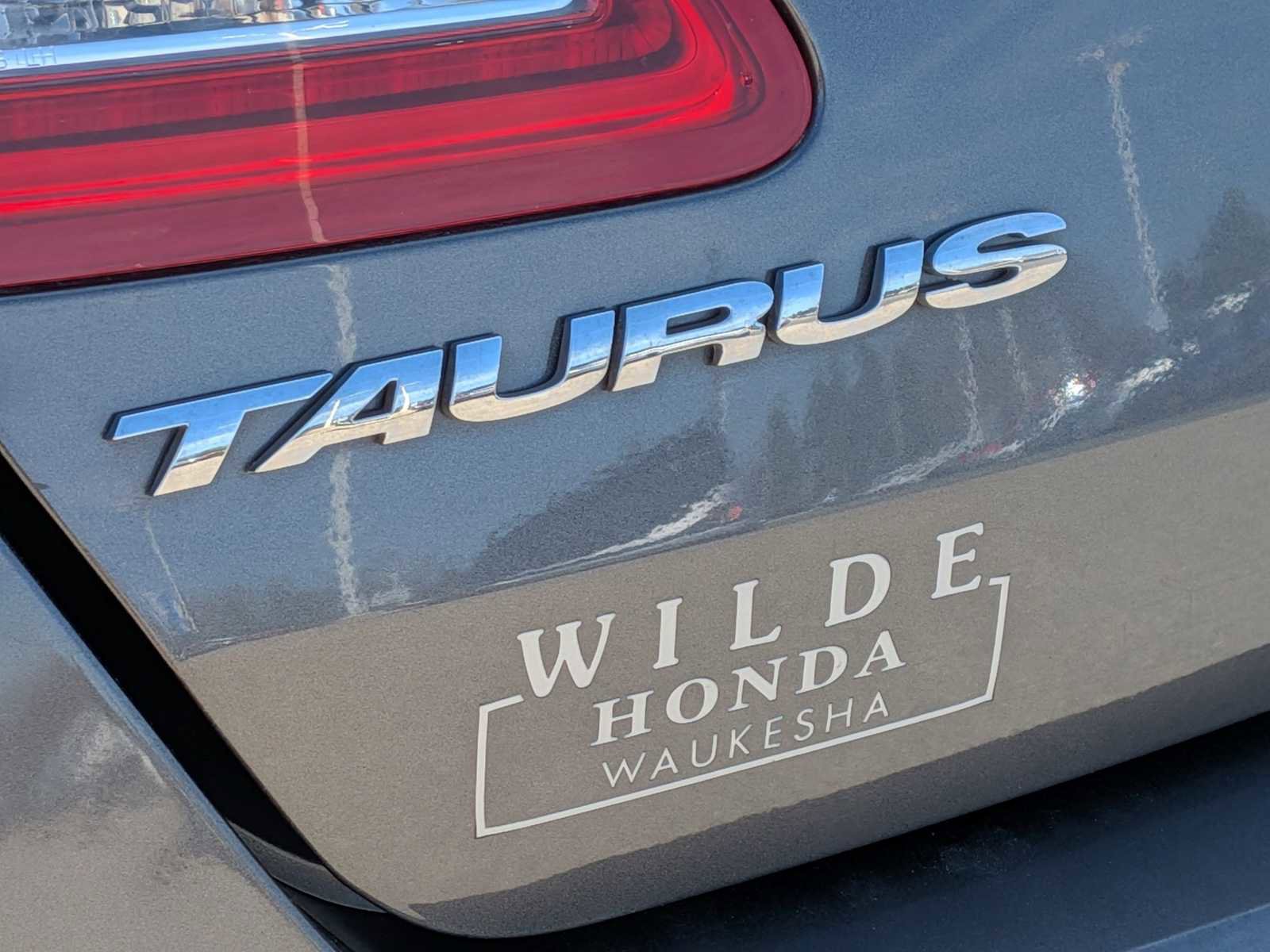 Used 2015 Ford Taurus Limited FWD image 10