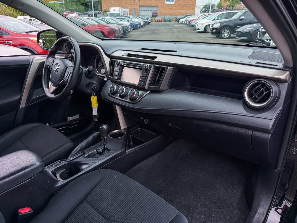 Used 2014 Toyota RAV4 LE FWD image 9