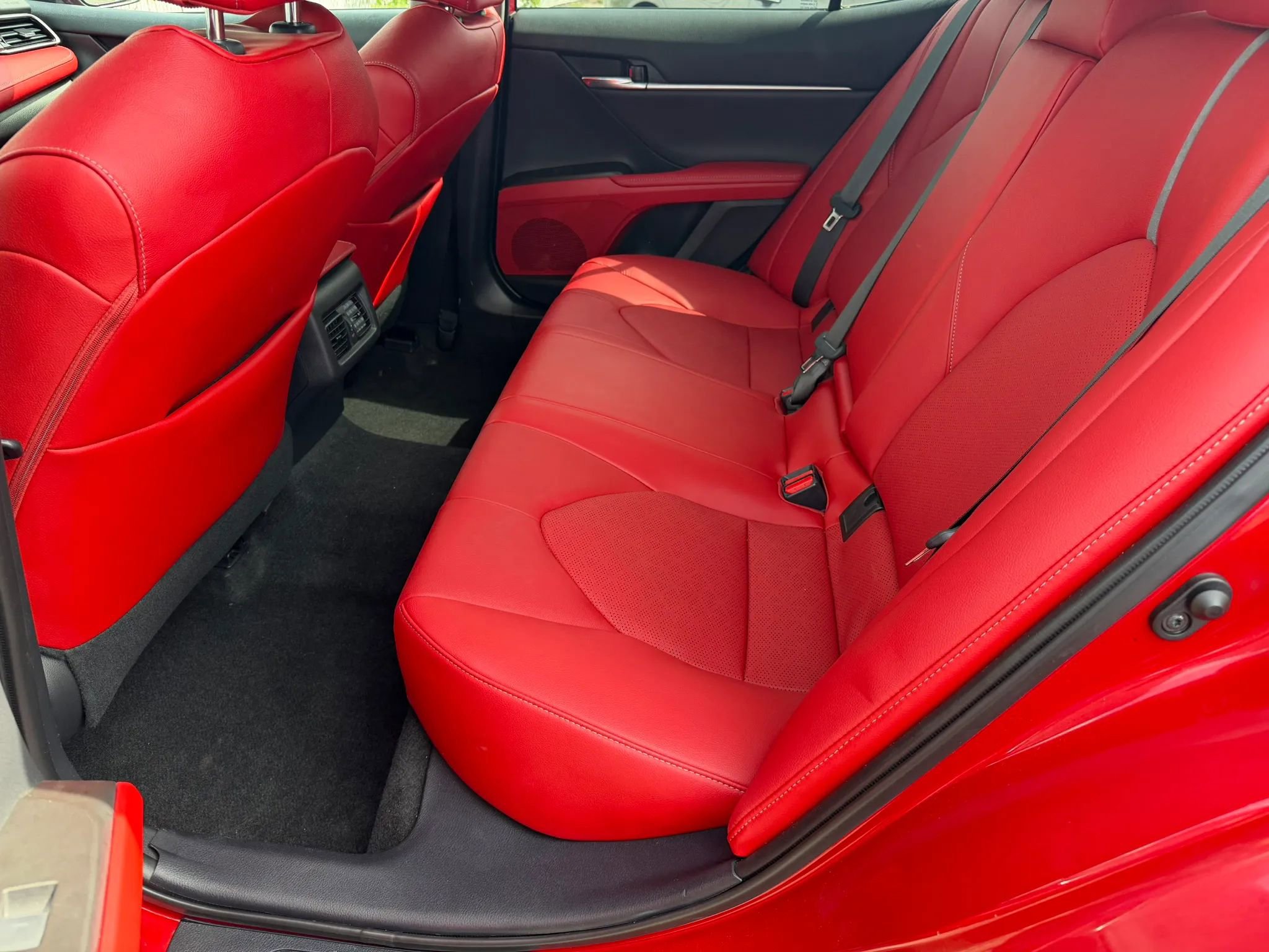 Used 2021 Toyota Camry XSE FWD image 19