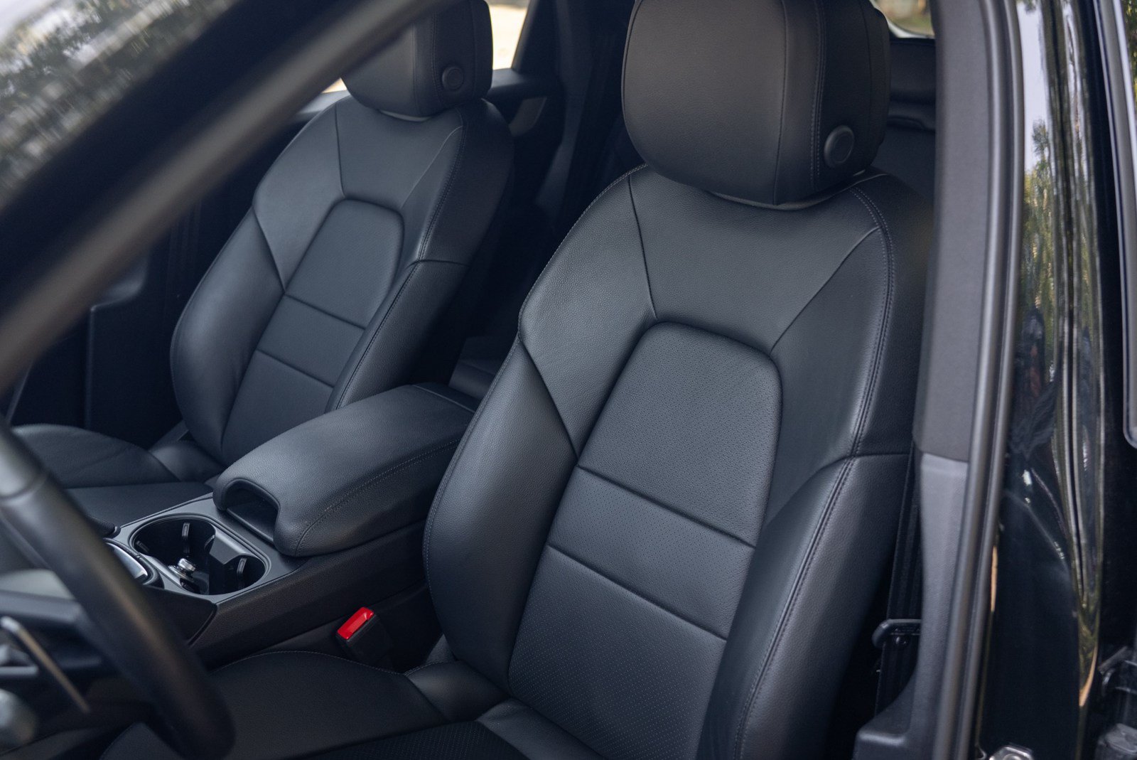 Certified 2025 Porsche Cayenne AWD/4WD image 20