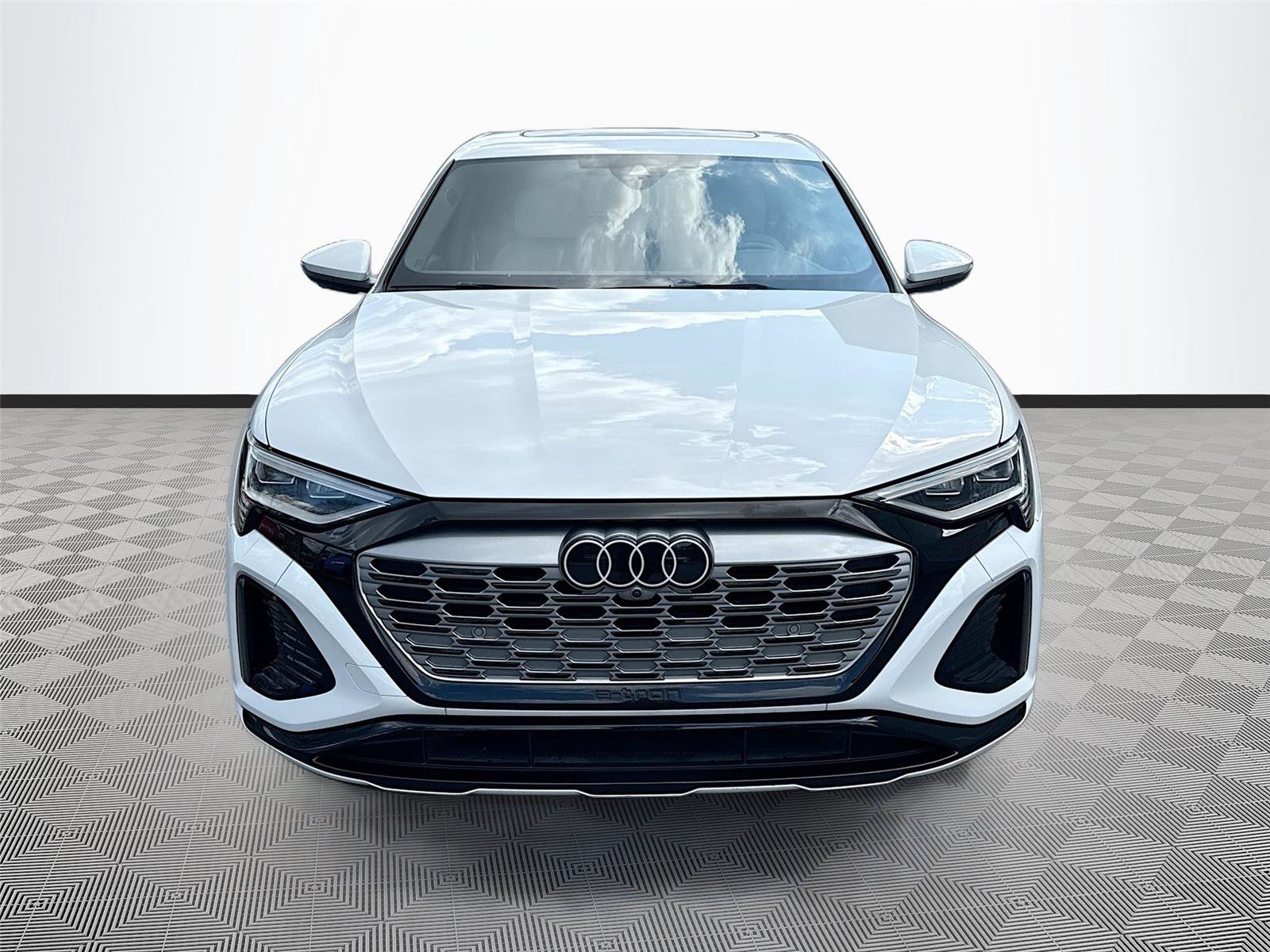 Certified 2024 Audi Q8 e-tron Premium Plus w/ Premium Plus Package image 2