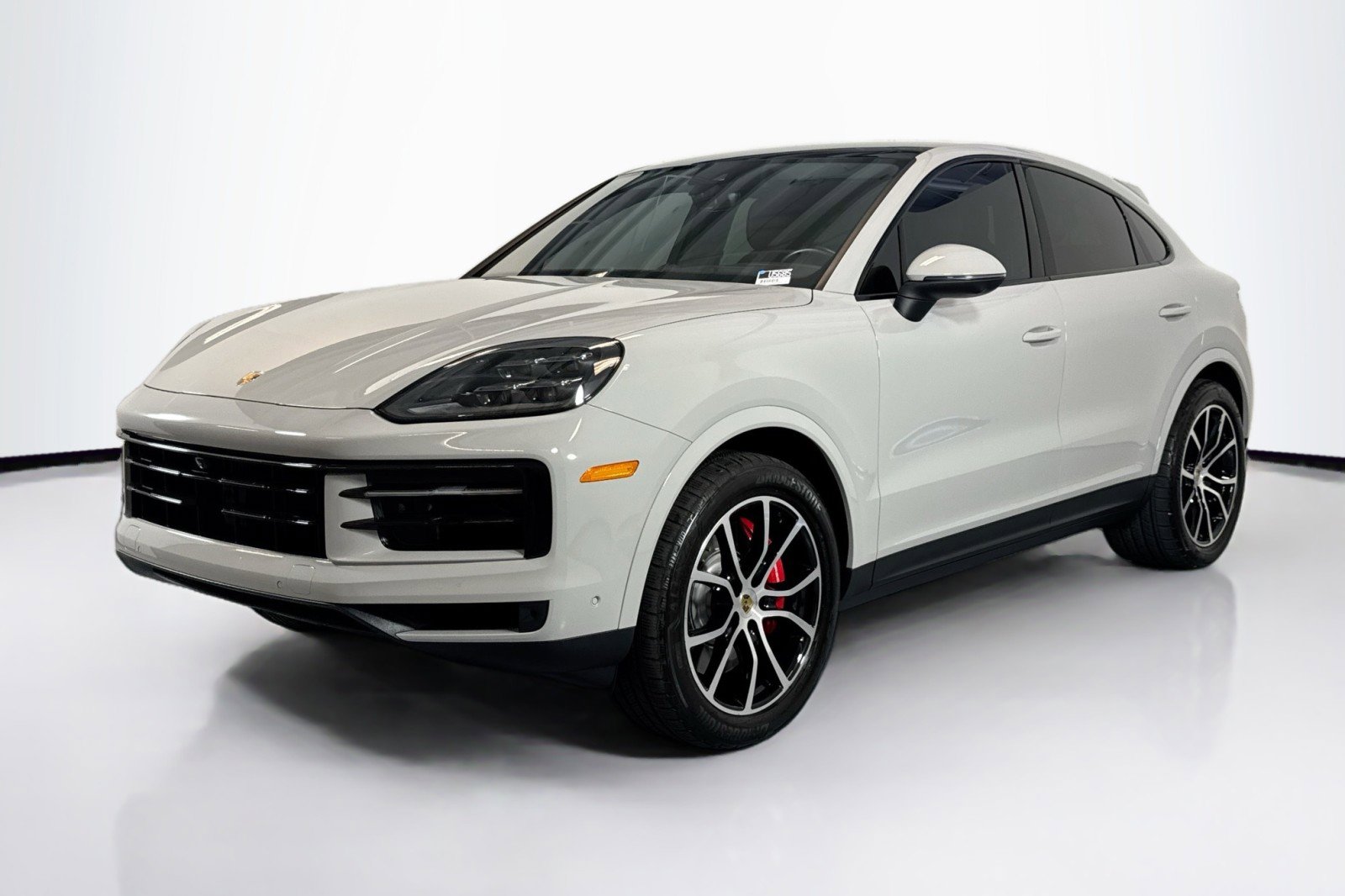 Used 2024 Porsche Cayenne S image 1