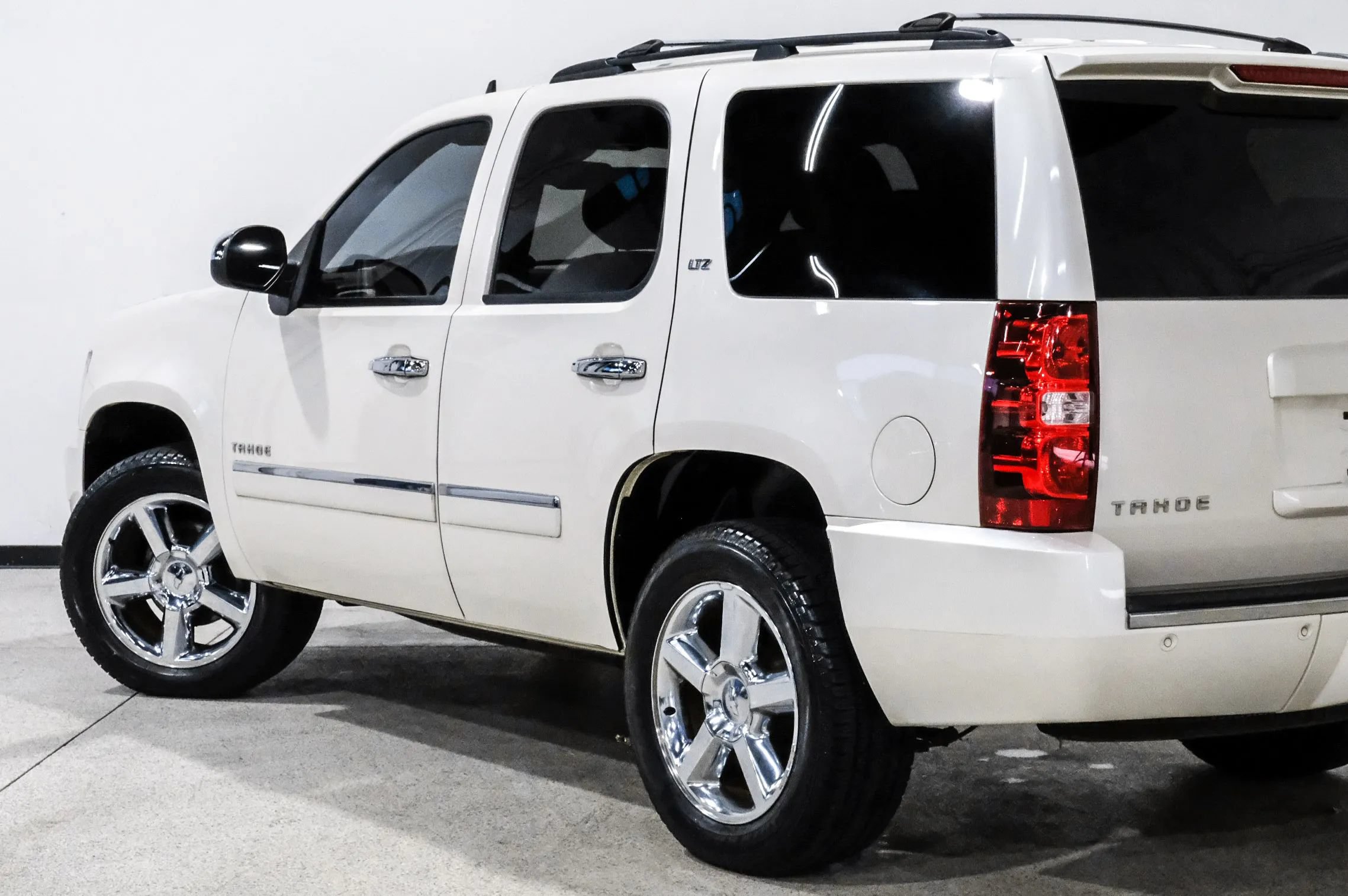 Used 2013 Chevrolet Tahoe LTZ RWD image 14