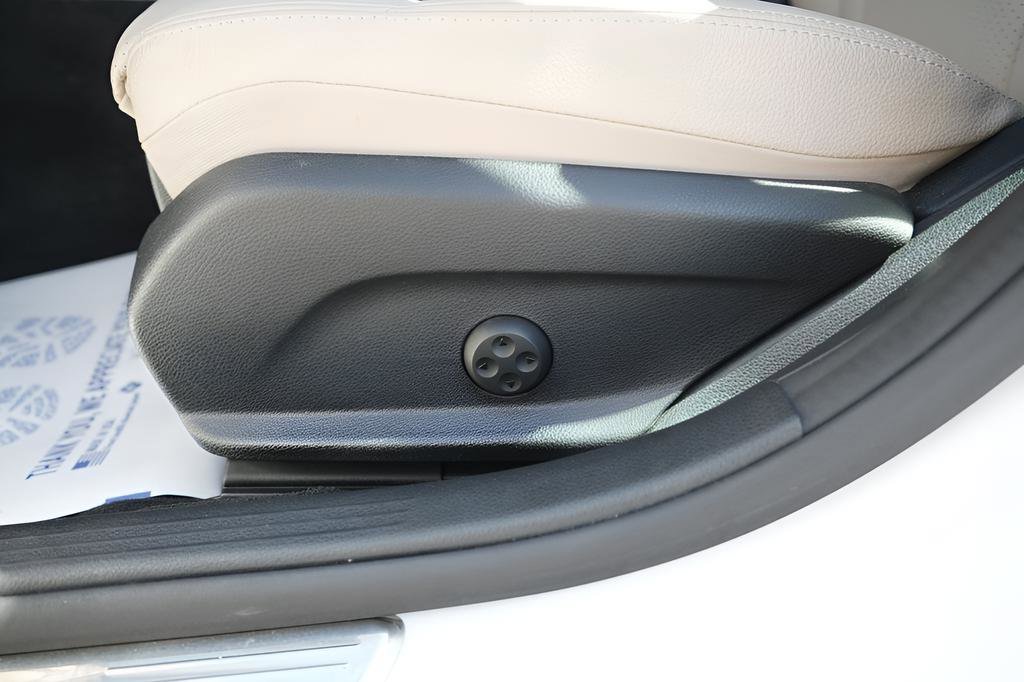 Used 2021 Mercedes-Benz C 300 4MATIC Sedan w/ Premium Package image 27