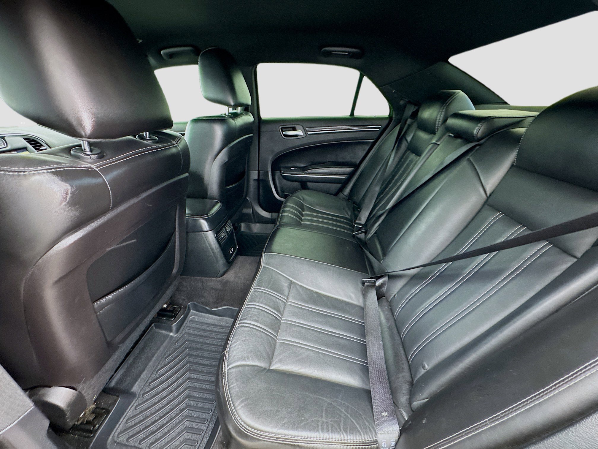 Used 2018 Chrysler 300 S RWD image 15