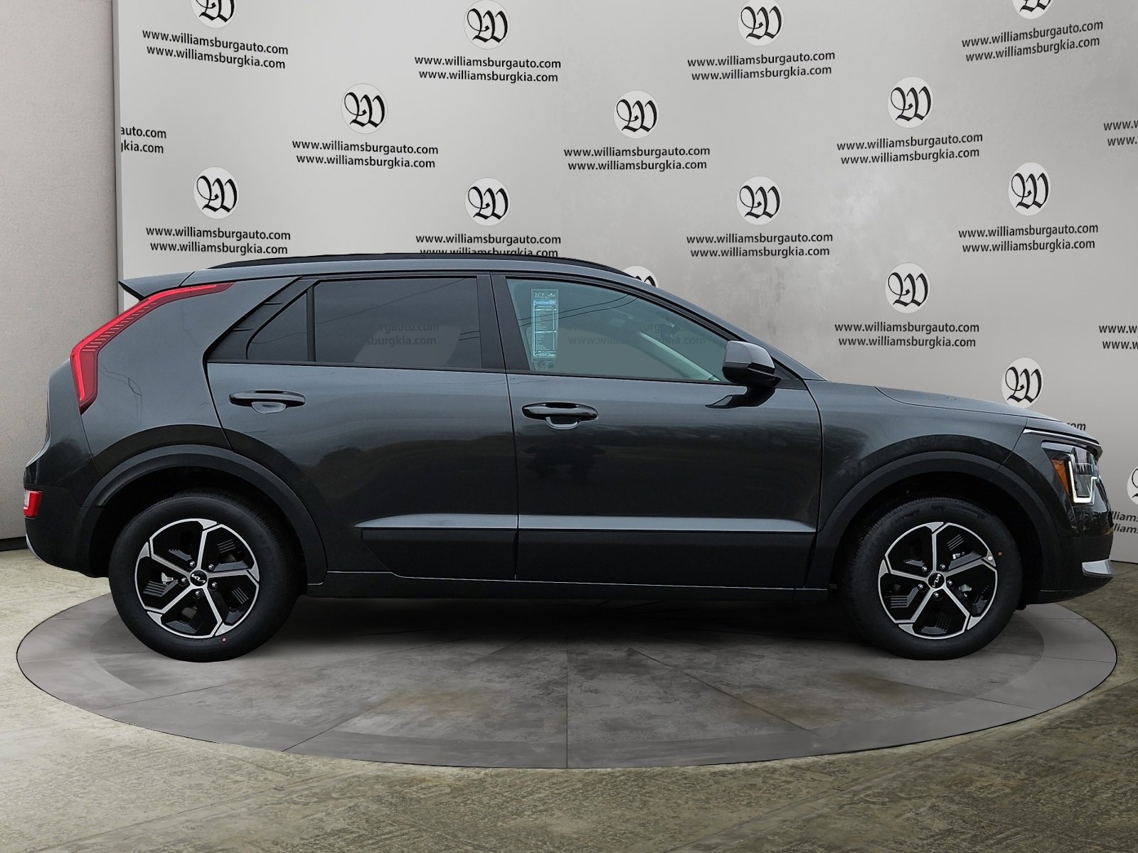 Used 2025 Kia Niro LX image 6