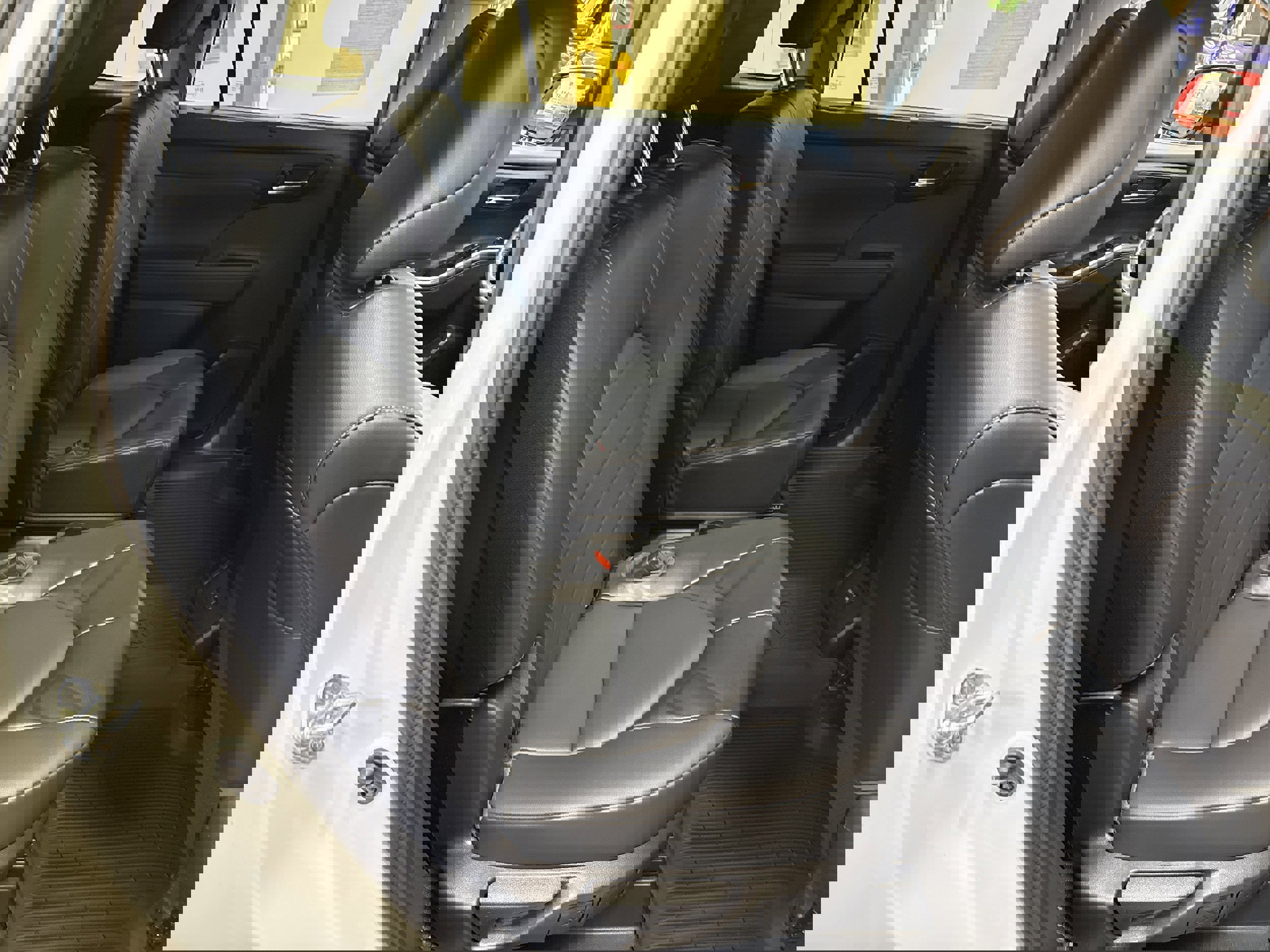 Used 2022 Toyota Highlander XLE image 19