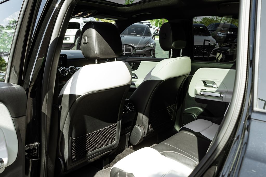 Used 2022 Mercedes-Benz GLB 35 AMG 4MATIC image 27