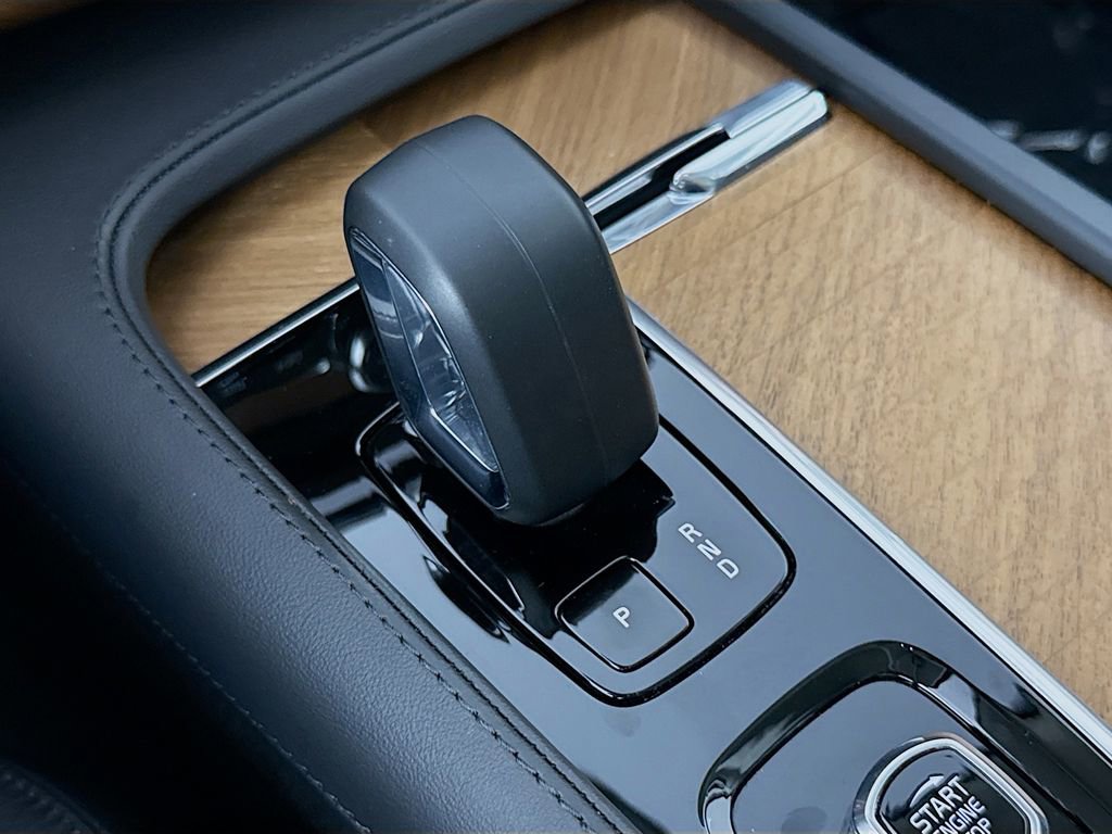 Certified 2025 Volvo XC90 B6 Plus image 17