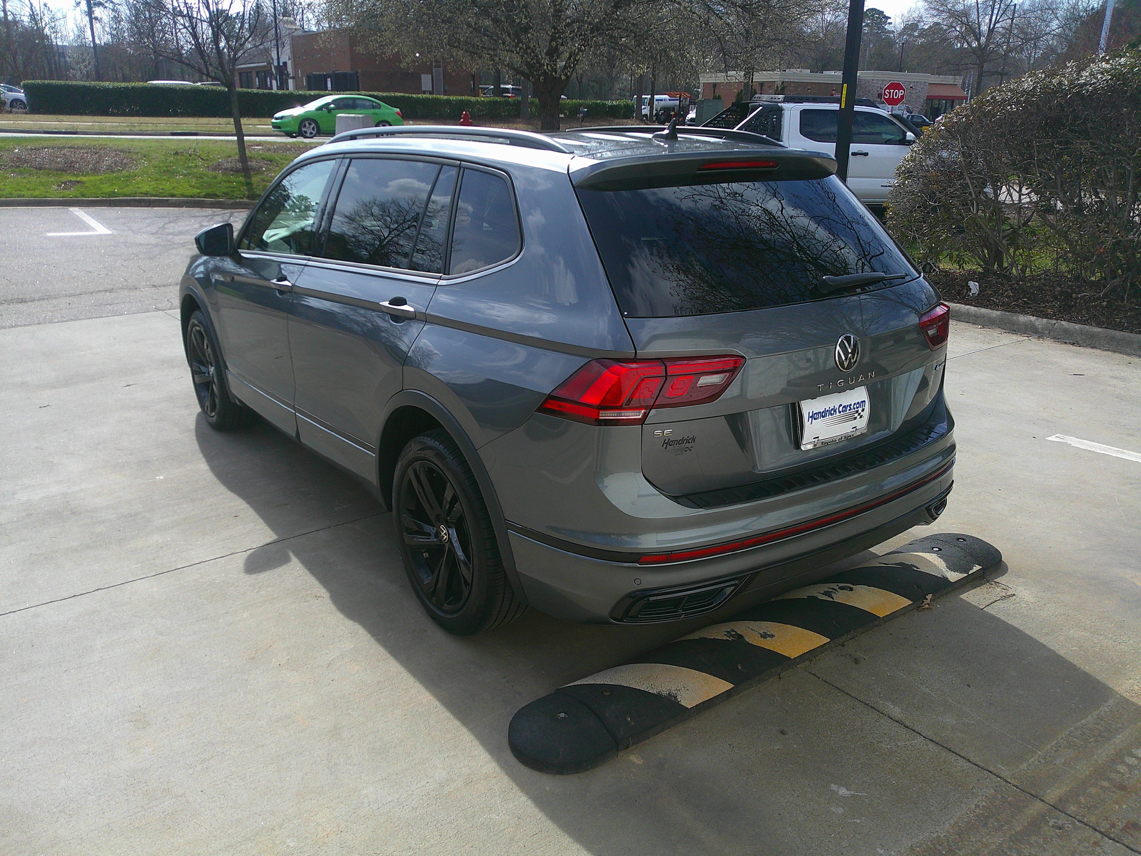 Used 2024 Volkswagen Tiguan SE R-Line image 9