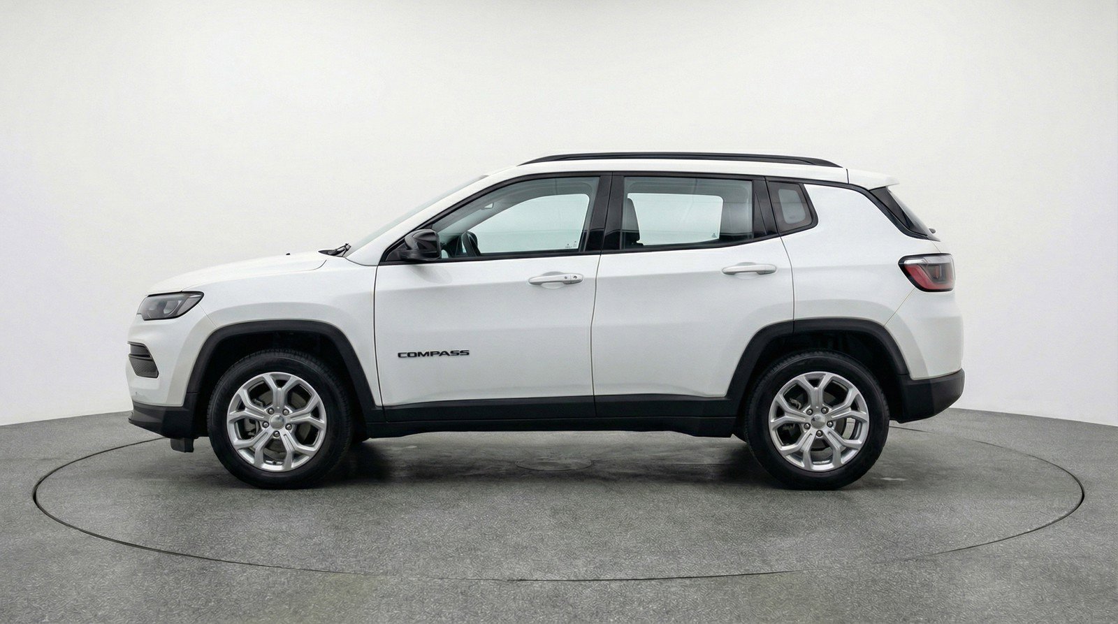 Used 2025 Jeep Compass Latitude AWD/4WD image 5