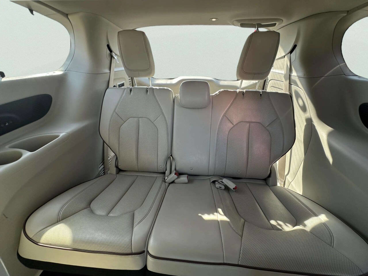 Used 2017 Chrysler Pacifica Limited w/ UConnect Theater Package image 12