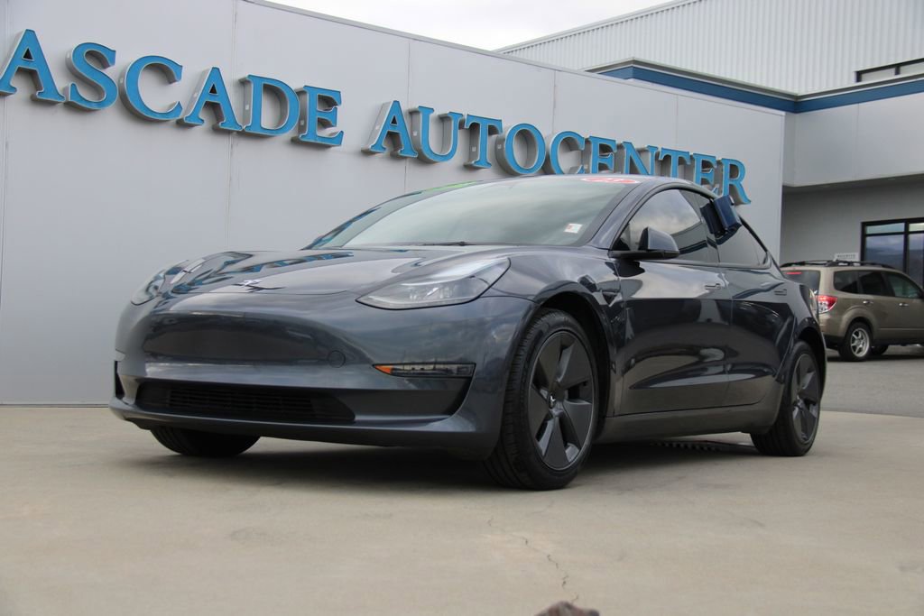 Used 2023 Tesla Model 3 Standard Range image 2