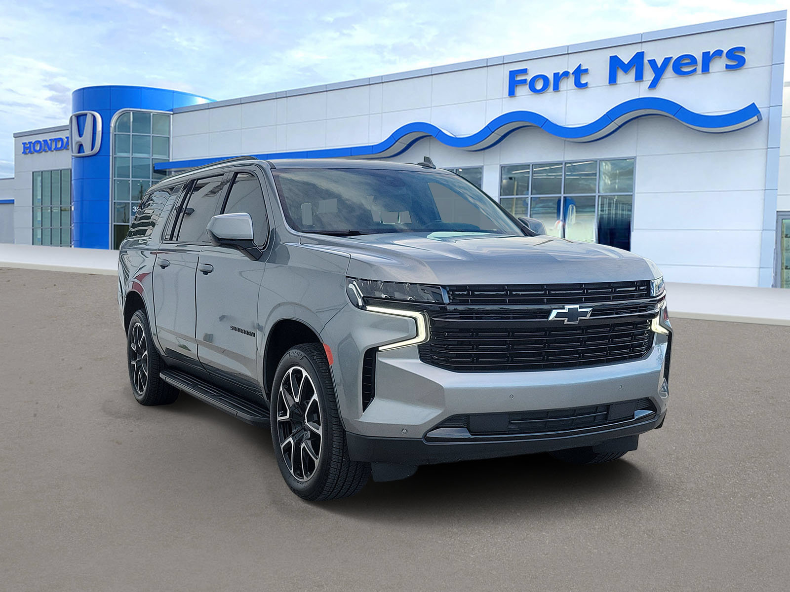 Used 2023 Chevrolet Suburban RST AWD/4WD image 1