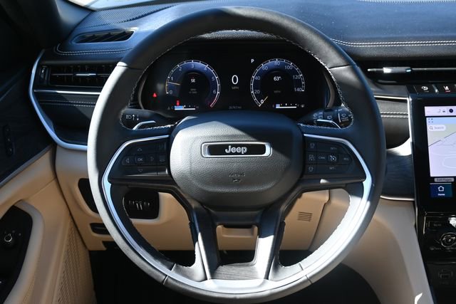 Used 2023 Jeep Grand Cherokee Limited image 14