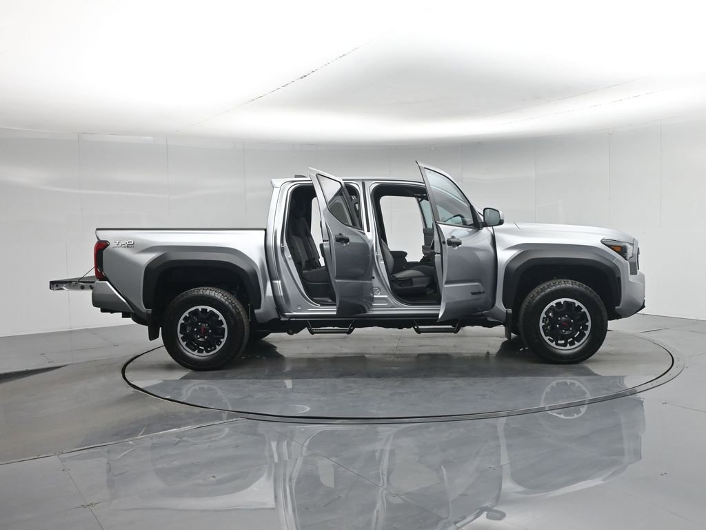 Used 2025 Toyota Tacoma TRD Off-Road image 5
