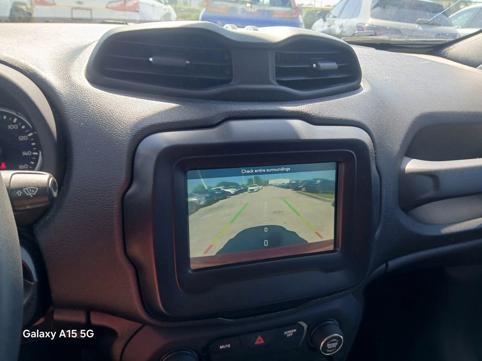 Used 2019 Jeep Renegade Latitude FWD image 29