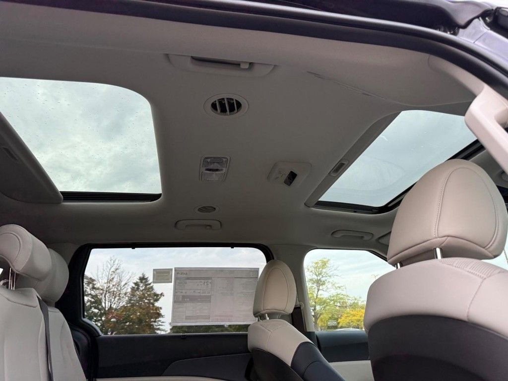 New 2026 Kia Carnival SX image 7