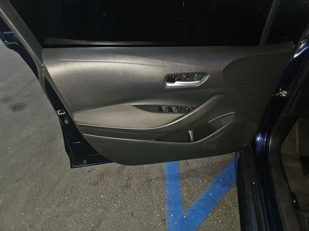 Used 2021 Toyota Corolla LE image 8