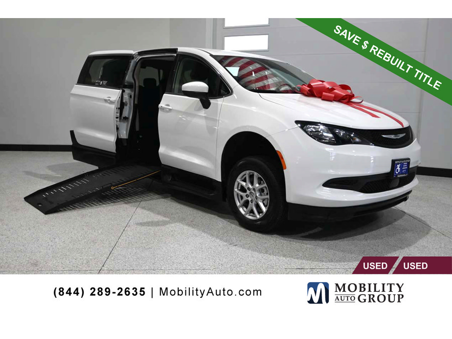 Used 2023 Chrysler Voyager LX FWD image 1