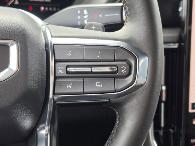 Used 2025 GMC Yukon XL Denali AWD/4WD image 32