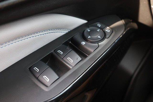 Used 2025 Chevrolet Trax LT w/ LT Convenience Package FWD image 17