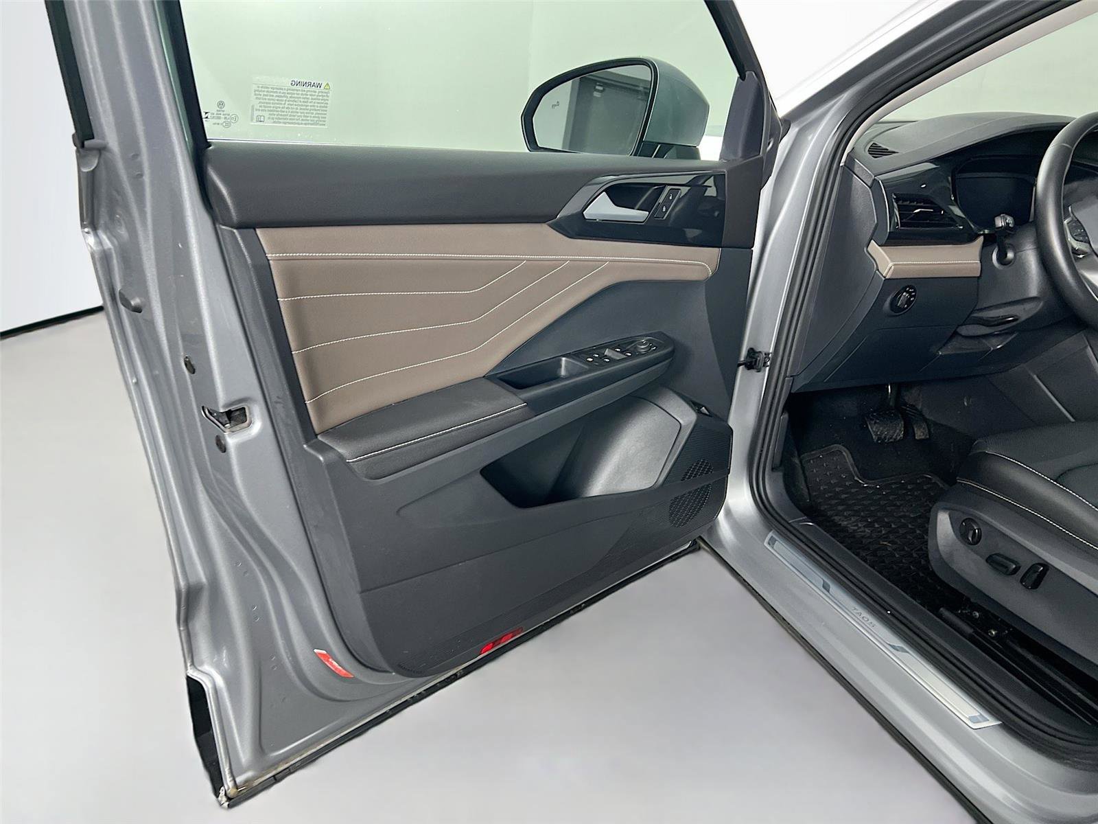 Used 2024 Volkswagen Taos SEL image 16