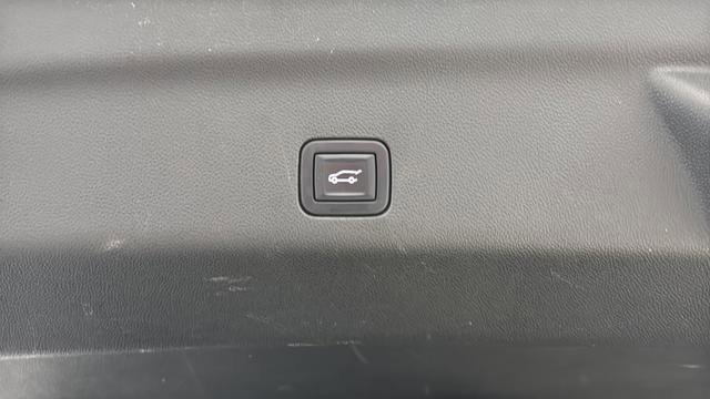 Used 2022 Chevrolet Suburban RST w/ Luxury Package AWD/4WD image 31