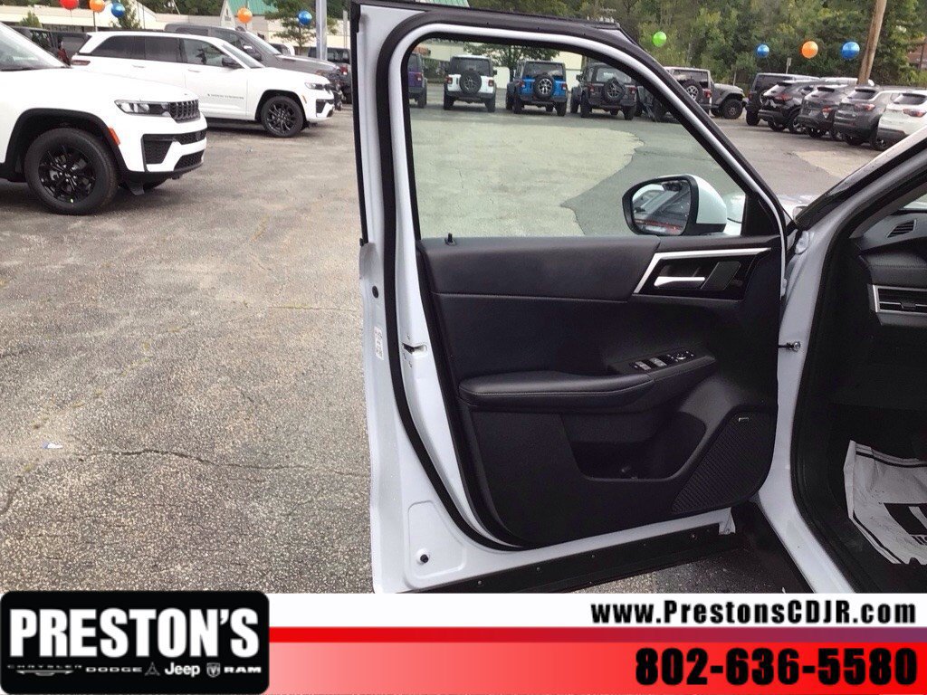 Used 2025 Mitsubishi Outlander SE AWD/4WD image 12